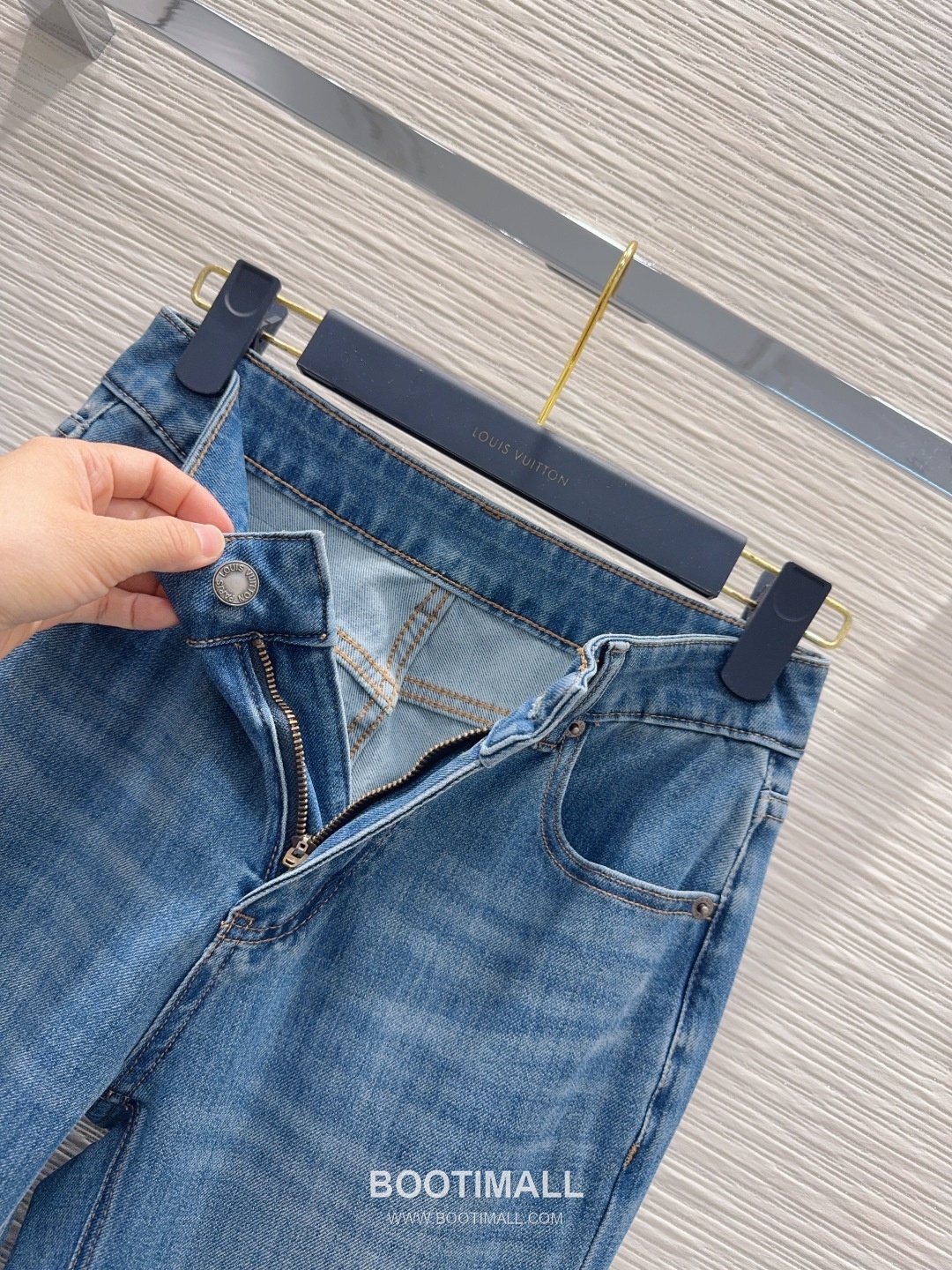 Louis Vuitton SS26 Cotton Denim Tailored Straight Pants 루이비통 SS26 코튼 데님 테일러드 스트레이트 블루 팬츠 13