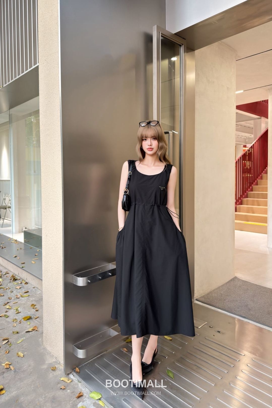 Prada SS26 Polyester Tech Sleeveless One Piece 프라다 SS26 폴리에스터 테크 슬리브리스 블랙 원피스 1