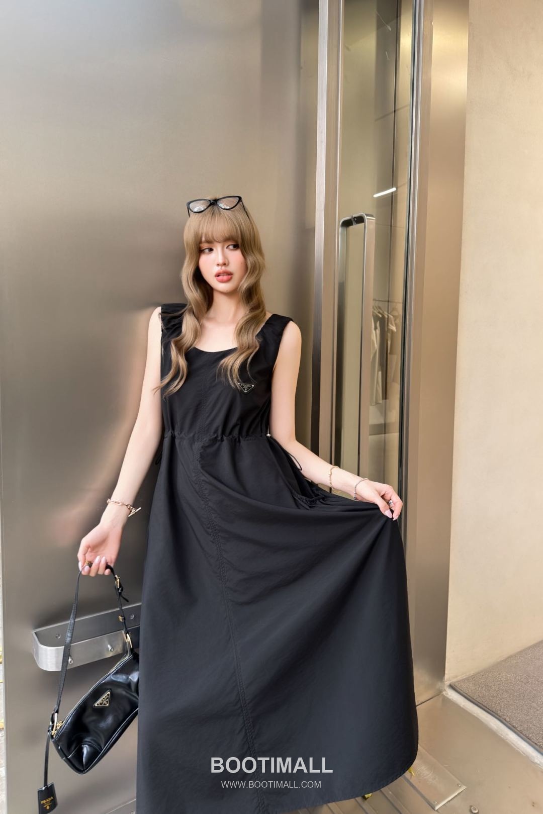 Prada SS26 Polyester Tech Sleeveless One Piece 프라다 SS26 폴리에스터 테크 슬리브리스 블랙 원피스 2