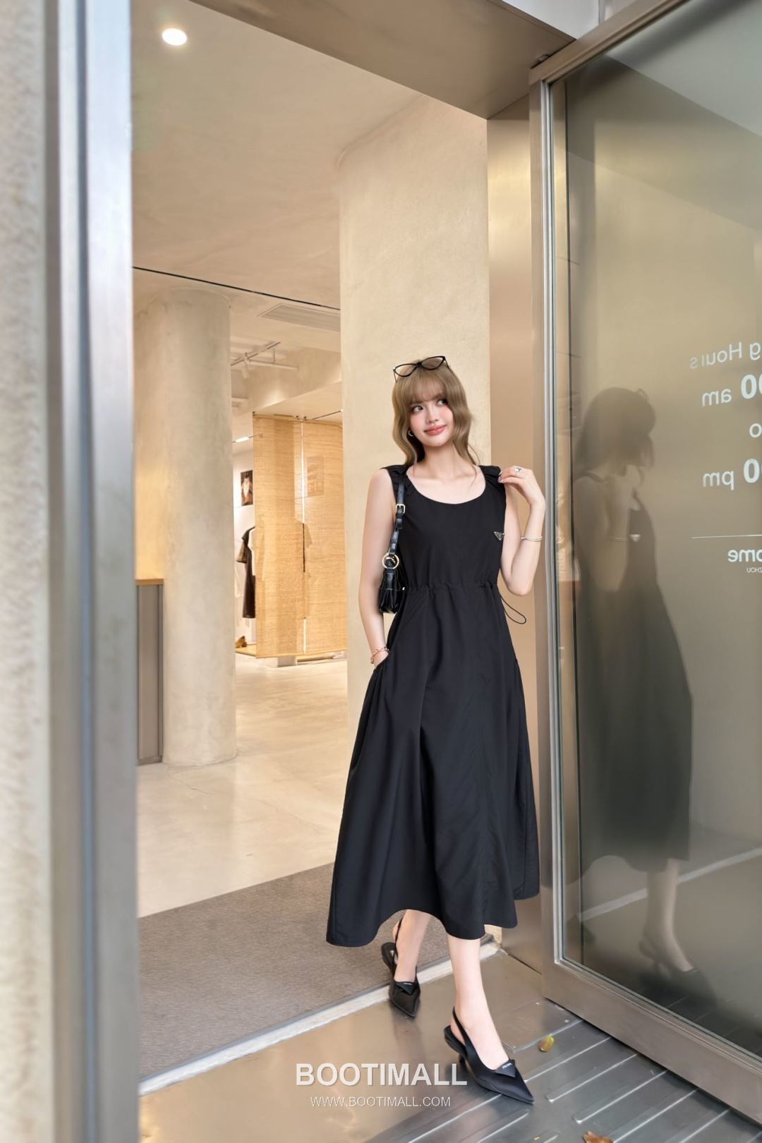 Prada SS26 Polyester Tech Sleeveless One Piece 프라다 SS26 폴리에스터 테크 슬리브리스 블랙 원피스 3