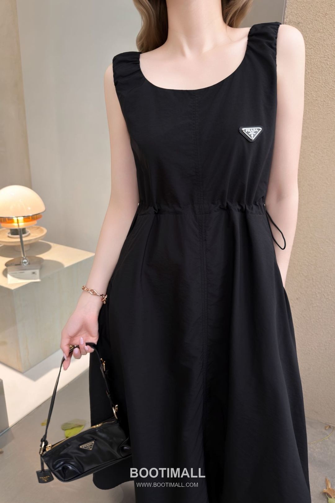 Prada SS26 Polyester Tech Sleeveless One Piece 프라다 SS26 폴리에스터 테크 슬리브리스 블랙 원피스 5