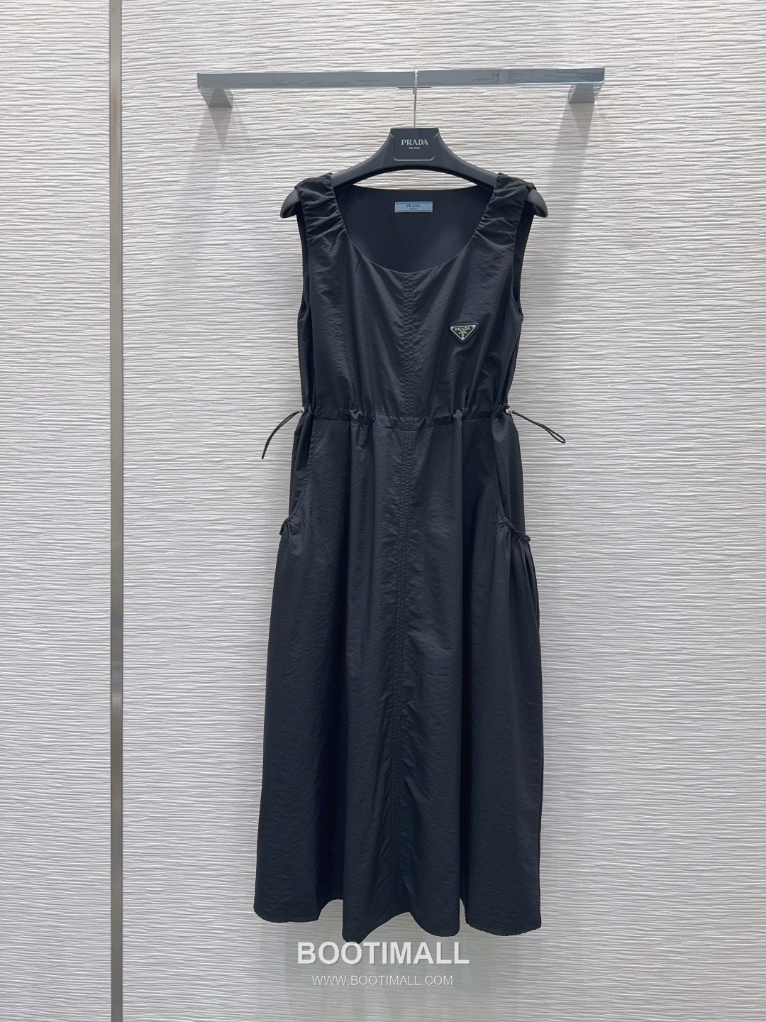 Prada SS26 Polyester Tech Sleeveless One Piece 프라다 SS26 폴리에스터 테크 슬리브리스 블랙 원피스 10