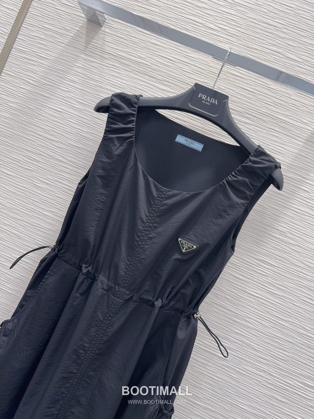 Prada SS26 Polyester Tech Sleeveless One Piece 프라다 SS26 폴리에스터 테크 슬리브리스 블랙 원피스 11