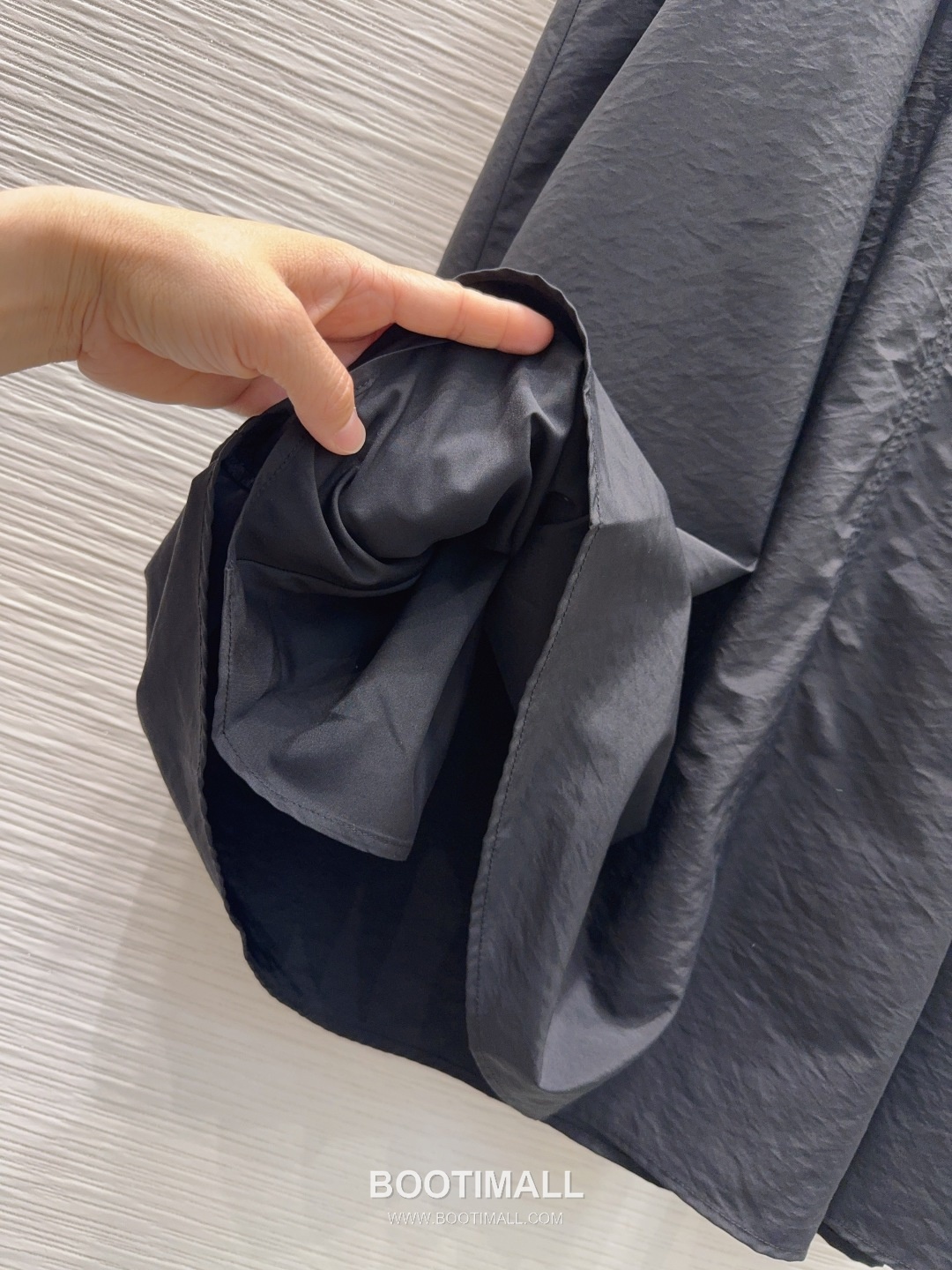 Prada SS26 Polyester Tech Sleeveless One Piece 프라다 SS26 폴리에스터 테크 슬리브리스 블랙 원피스 17