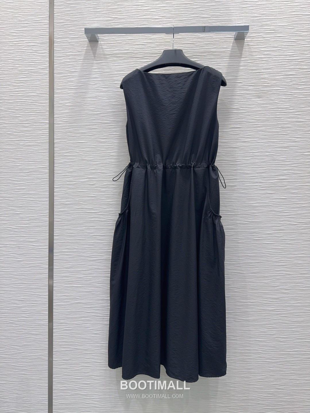 Prada SS26 Polyester Tech Sleeveless One Piece 프라다 SS26 폴리에스터 테크 슬리브리스 블랙 원피스 18