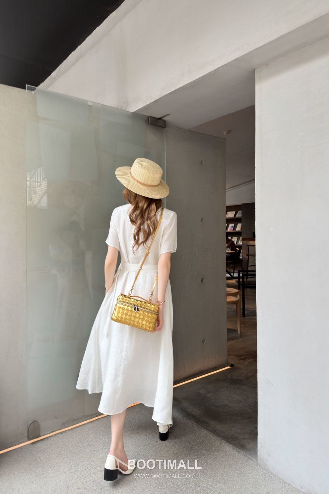 Valentino SS26 Linen Short Sleeve One Piece 발렌티노 SS26 린넨 반팔 베이지 원피스 4