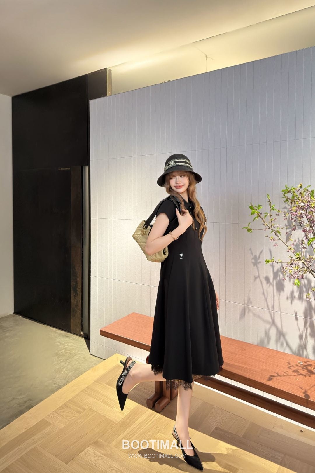 Dior SS26 Polyester Structured Fit Short Sleeve One Piece 디올 SS26 폴리에스터 구조핏 반팔 블랙 원피스 4