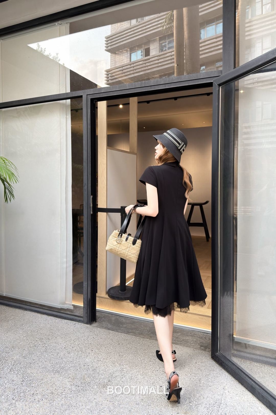 Dior SS26 Polyester Structured Fit Short Sleeve One Piece 디올 SS26 폴리에스터 구조핏 반팔 블랙 원피스 8