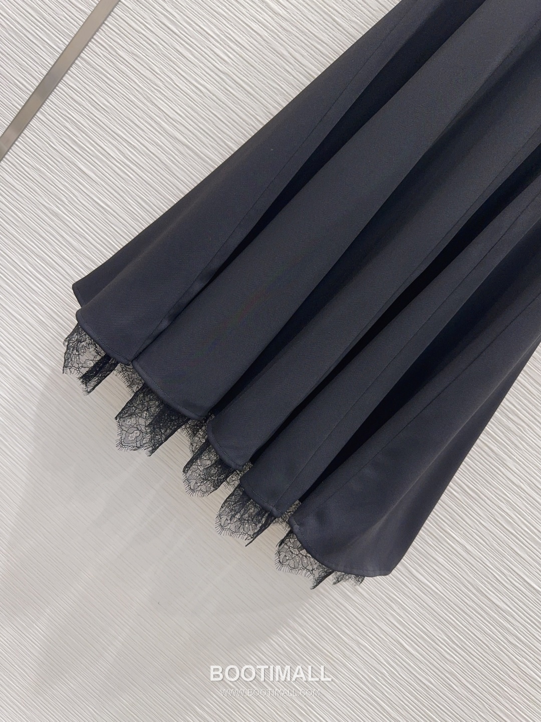 Dior SS26 Polyester Structured Fit Short Sleeve One Piece 디올 SS26 폴리에스터 구조핏 반팔 블랙 원피스 15