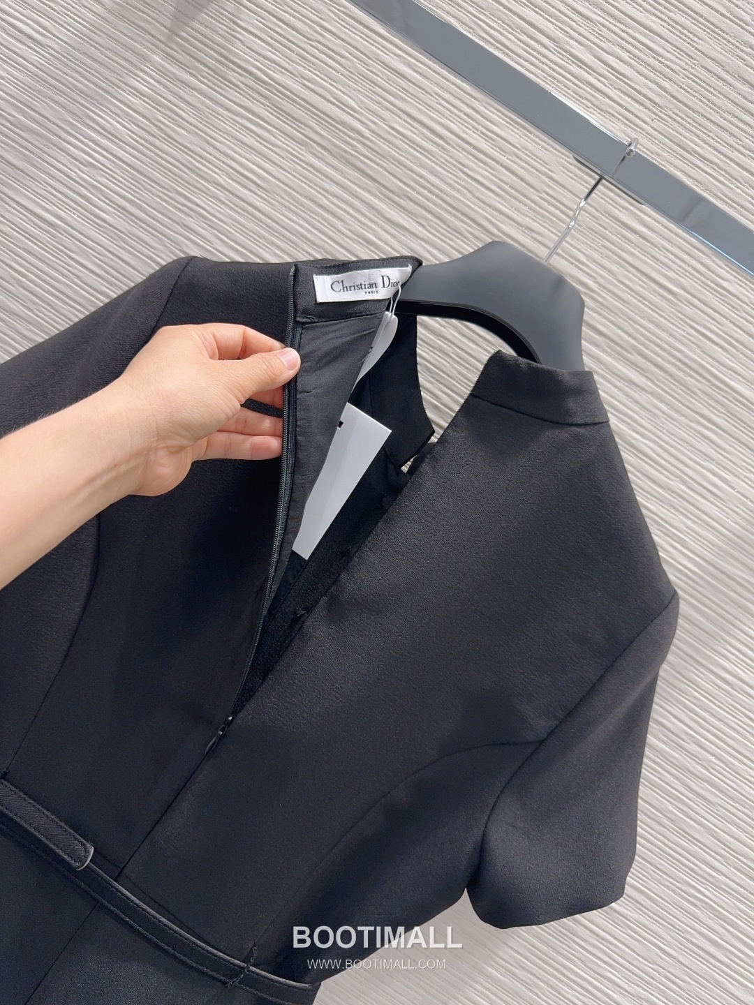 Dior SS26 Polyester Sleeveless Long One Piece 디올 SS26 폴리에스터 슬리브리스 블랙 원피스 17