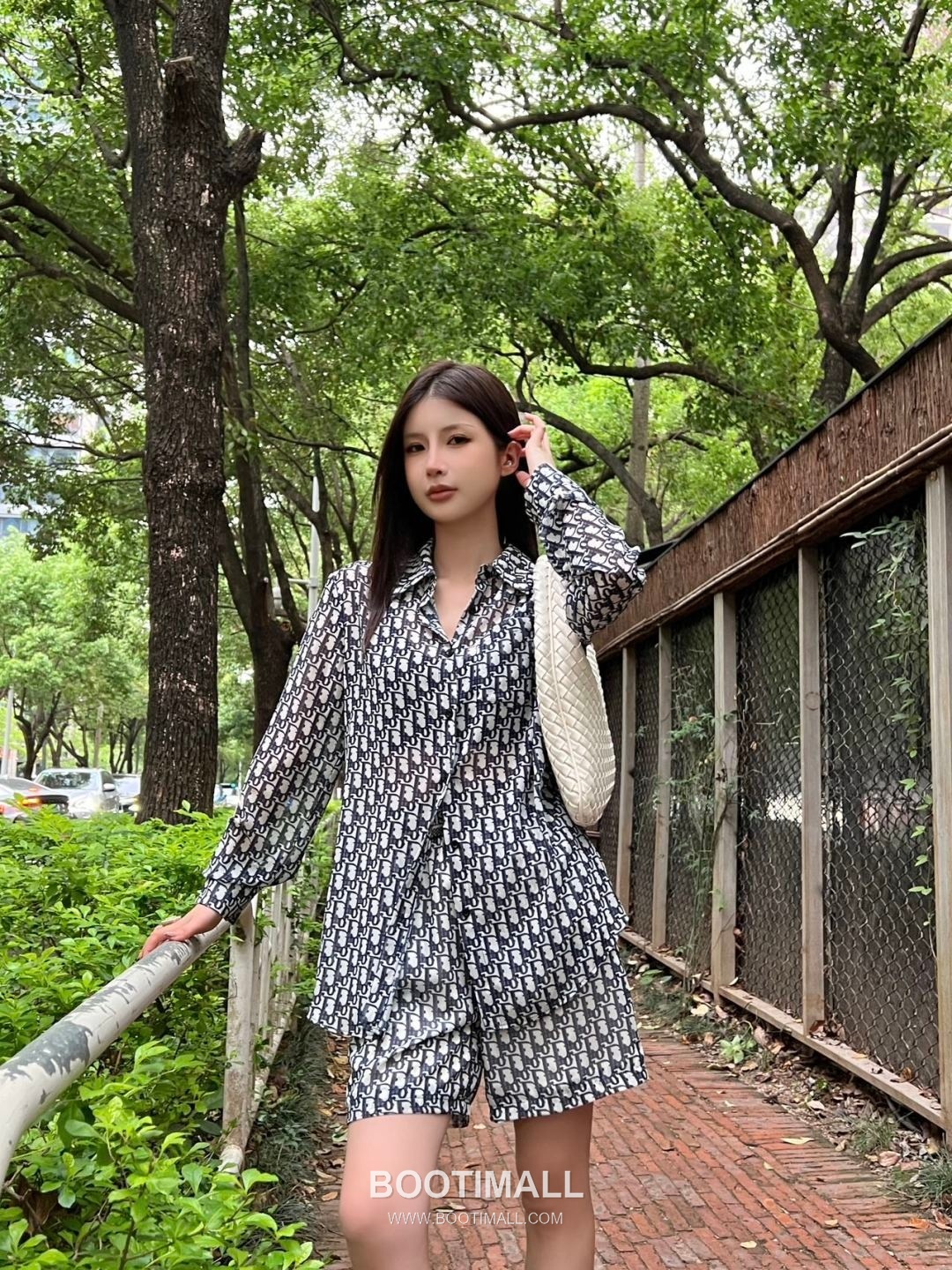 Dior SS26 Cotton Logo Print Long Sleeve Shirt Shorts Set 디올 SS26 코튼 로고 프린트 롱슬리브 셔츠 블랙 쇼츠 셋업 1