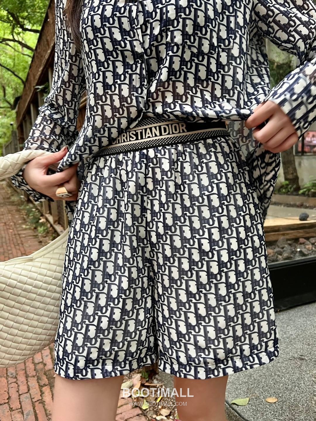 Dior SS26 Cotton Logo Print Long Sleeve Shirt Shorts Set 디올 SS26 코튼 로고 프린트 롱슬리브 셔츠 블랙 쇼츠 셋업 6