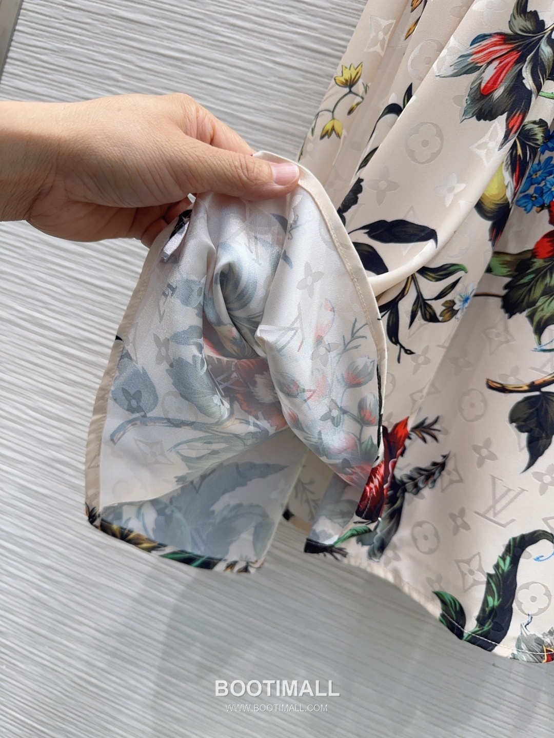 Louis Vuitton SS26 Polyester Print Sleeveless One Piece 루이비통 SS26 폴리에스터 프린트 슬리브리스 블랙 원피스 14