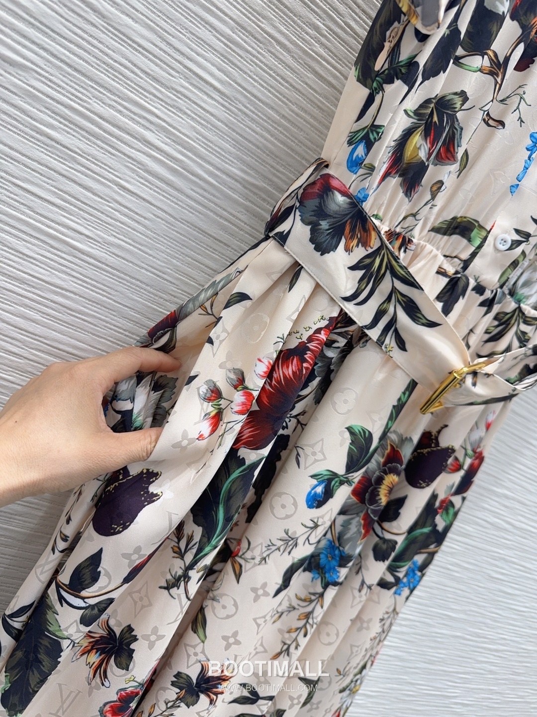 Louis Vuitton SS26 Polyester Print Sleeveless One Piece 루이비통 SS26 폴리에스터 프린트 슬리브리스 블랙 원피스 15