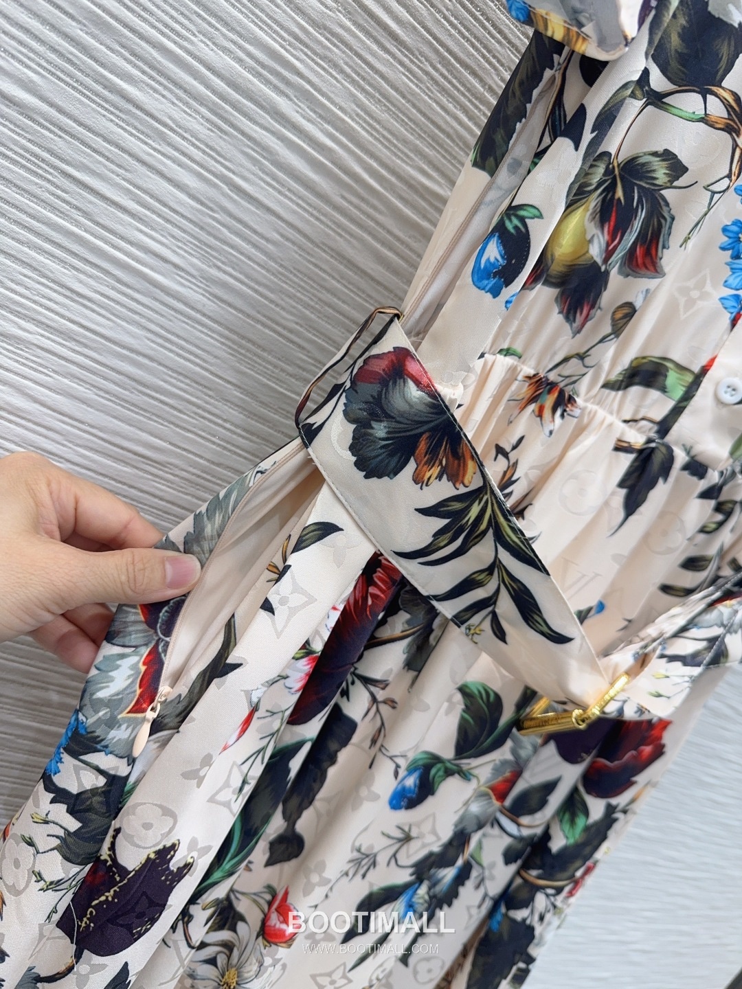 Louis Vuitton SS26 Polyester Print Sleeveless One Piece 루이비통 SS26 폴리에스터 프린트 슬리브리스 블랙 원피스 17