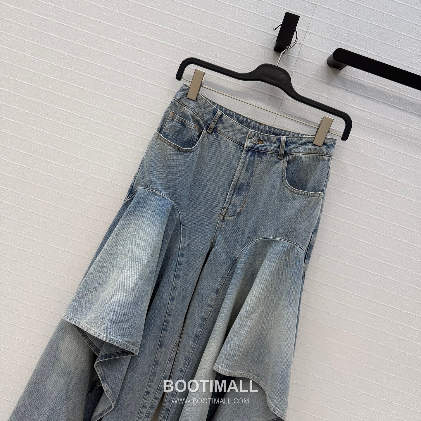 Alaia SS26 Cotton Washed Ruffle Wide Denim Pants 알라이아 SS26 코튼 워시드 프릴 와이드 블루 팬츠 2