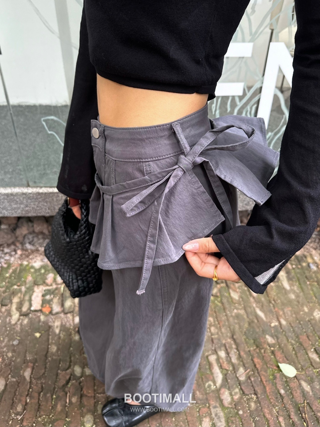 Thom Browne SS26 Cotton Ruffle Detachable Wide Pants 톰브라운 SS26 코튼 프릴 탈부착 와이드 블랙 팬츠 3