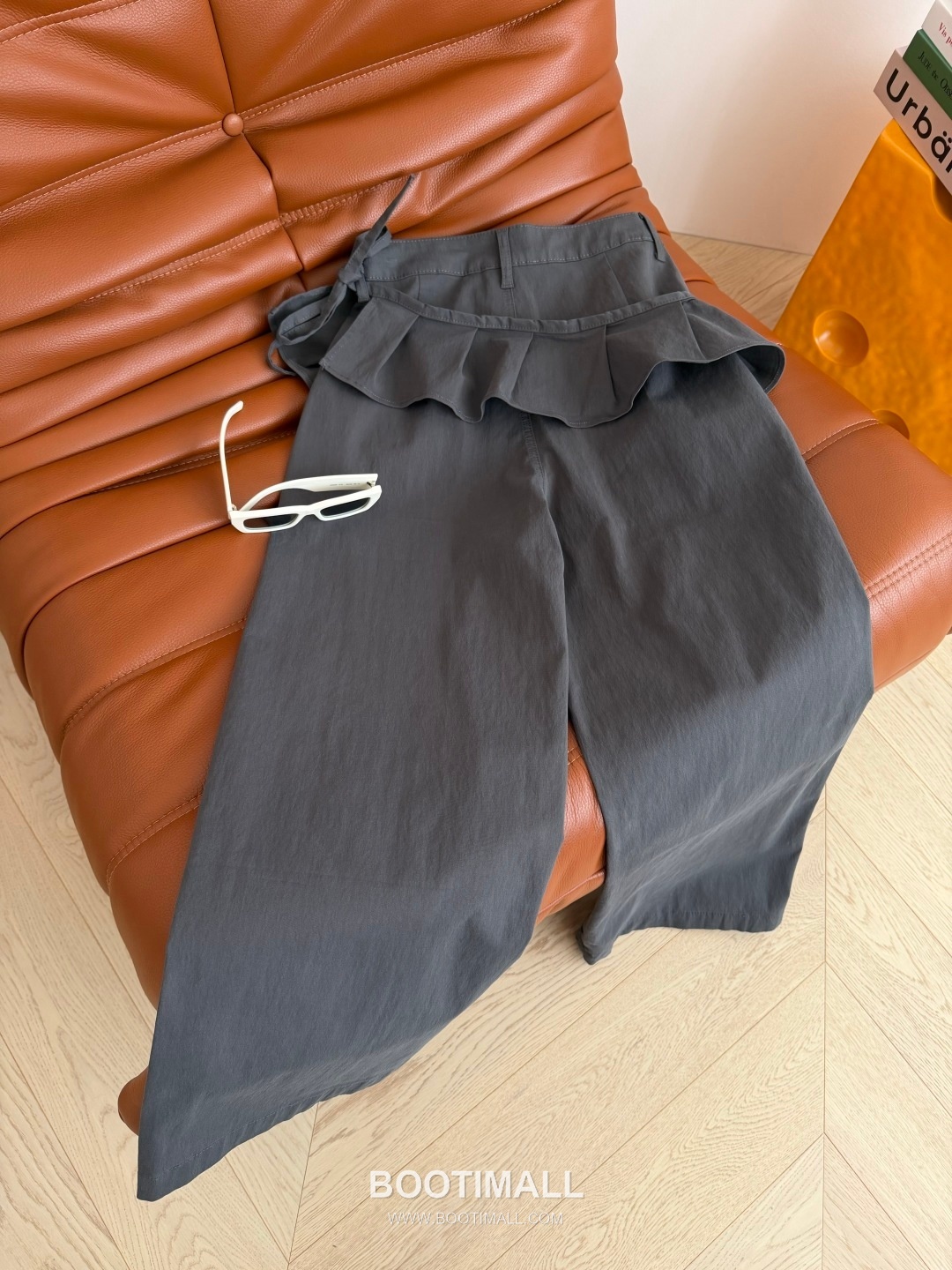 Thom Browne SS26 Cotton Ruffle Detachable Wide Pants 톰브라운 SS26 코튼 프릴 탈부착 와이드 블랙 팬츠 18