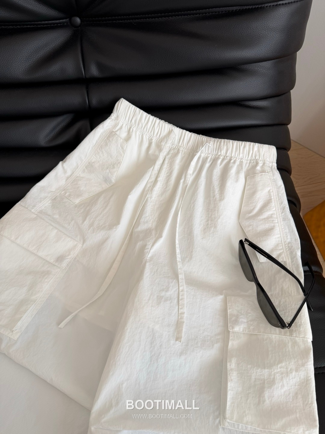 Thom Browne SS26 Cotton Ruffle Detachable Wide Pants 톰브라운 SS26 코튼 프릴 탈부착 와이드 블랙 팬츠 13