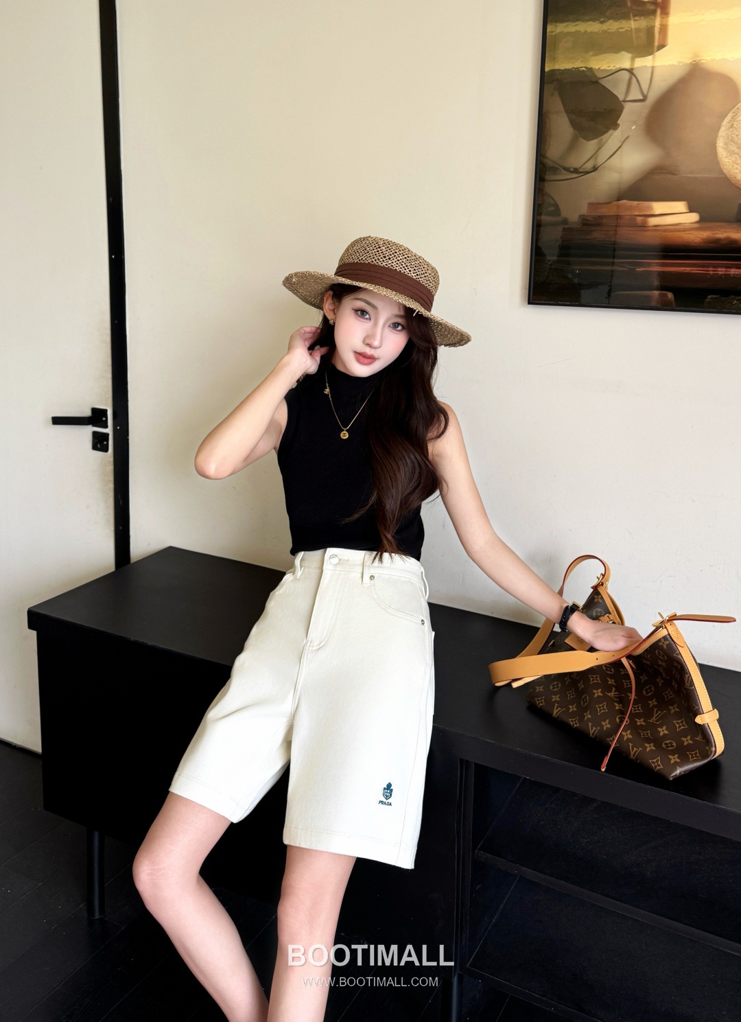 Prada SS26 Cotton Denim Crown Logo Embroidered Shorts 프라다 SS26 코튼 데님 크라운 로고 자수 베이지 쇼츠 2