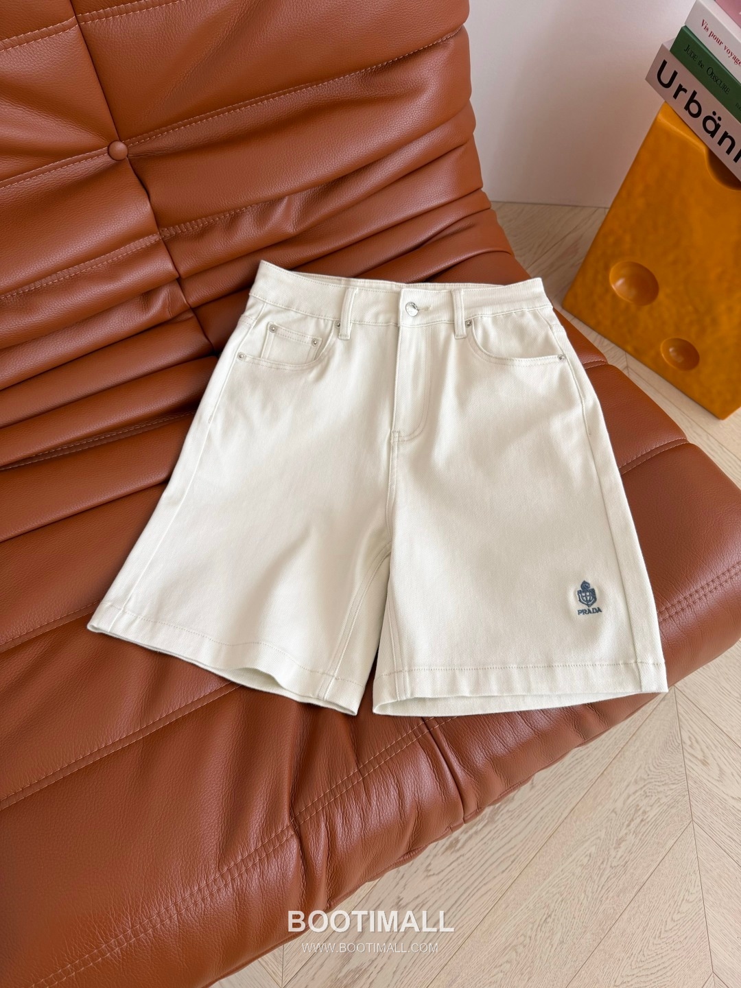 Prada SS26 Cotton Denim Crown Logo Embroidered Shorts 프라다 SS26 코튼 데님 크라운 로고 자수 베이지 쇼츠 10