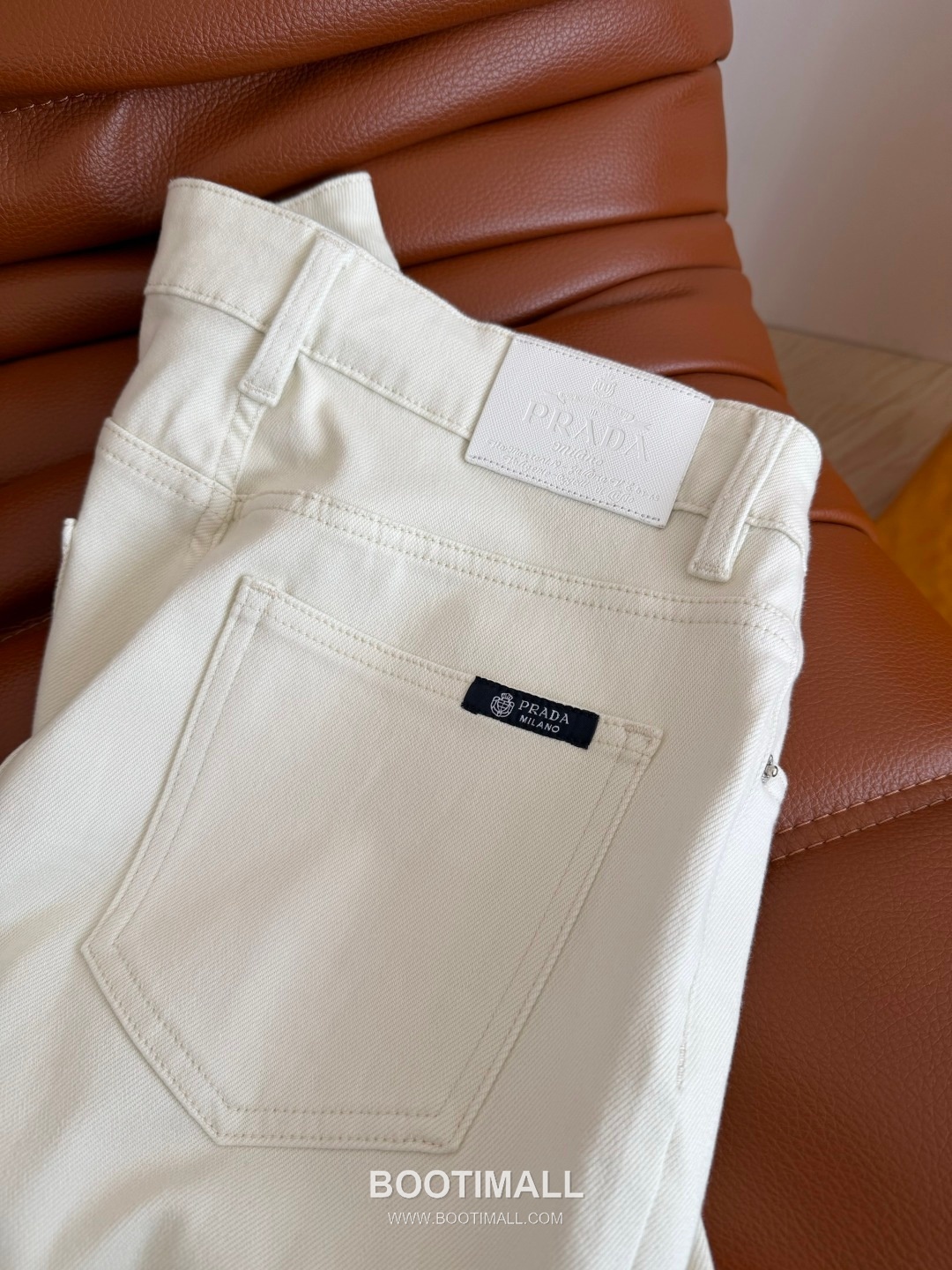 Prada SS26 Cotton Denim Crown Logo Embroidered Shorts 프라다 SS26 코튼 데님 크라운 로고 자수 베이지 쇼츠 14