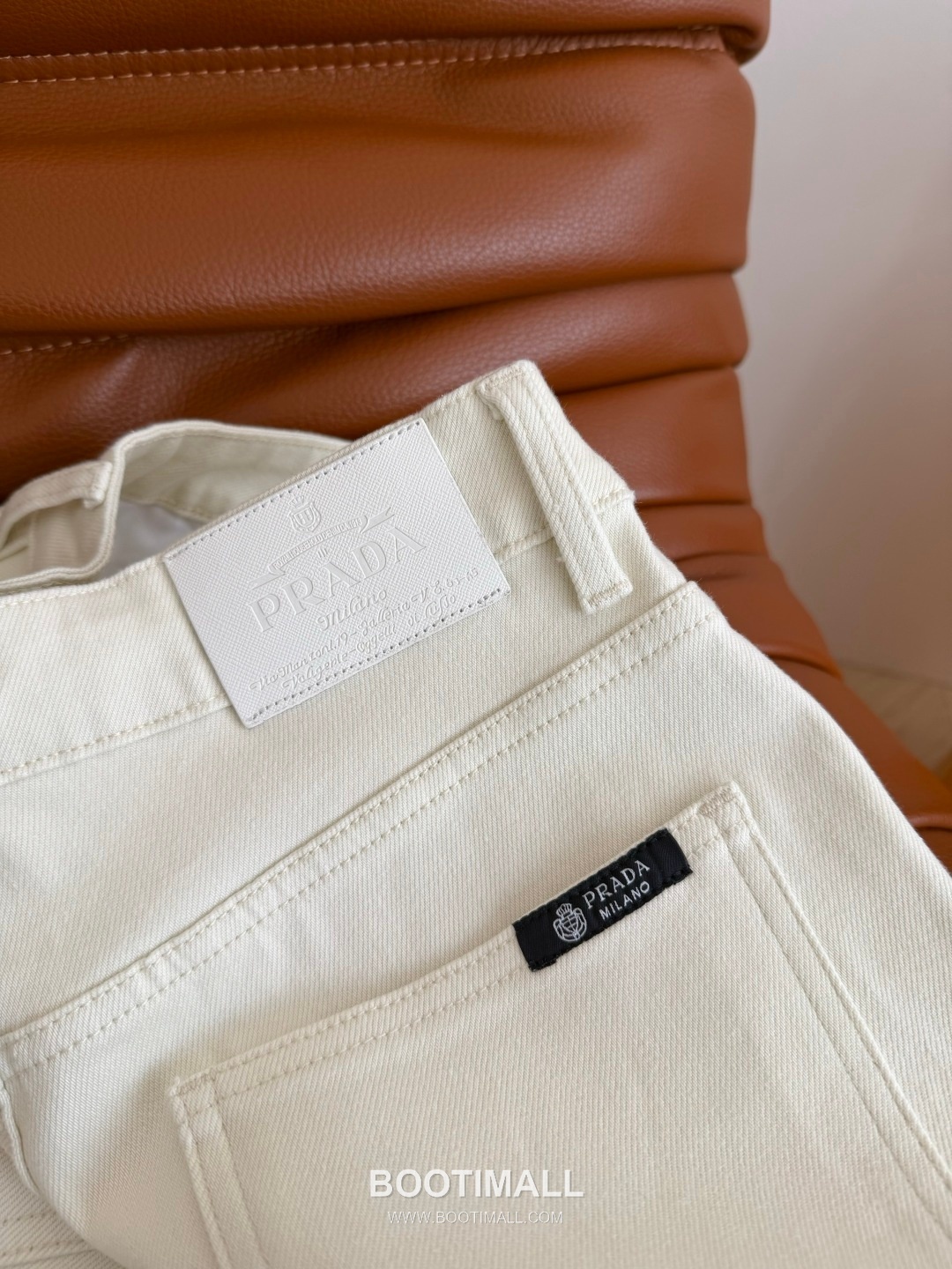 Prada SS26 Cotton Denim Crown Logo Embroidered Shorts 프라다 SS26 코튼 데님 크라운 로고 자수 베이지 쇼츠 15