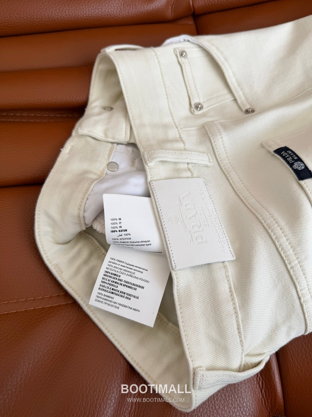 Prada SS26 Cotton Denim Crown Logo Embroidered Shorts 프라다 SS26 코튼 데님 크라운 로고 자수 베이지 쇼츠 18