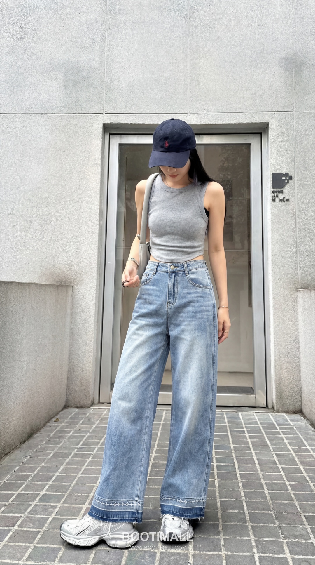 Louis Vuitton SS26 Cotton Monogram Beaded Washed Denim Pants 루이비통 SS26 코튼 모노그램 비즈 워시드 블루 팬츠 8
