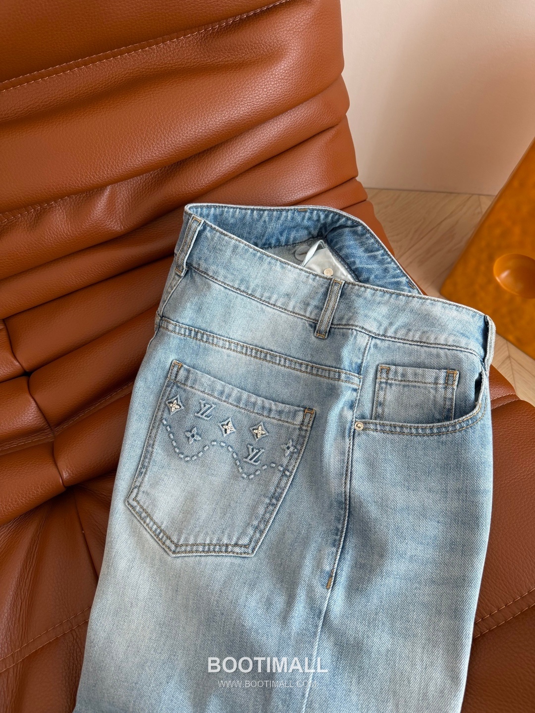 Louis Vuitton SS26 Cotton Monogram Beaded Washed Denim Pants 루이비통 SS26 코튼 모노그램 비즈 워시드 블루 팬츠 12