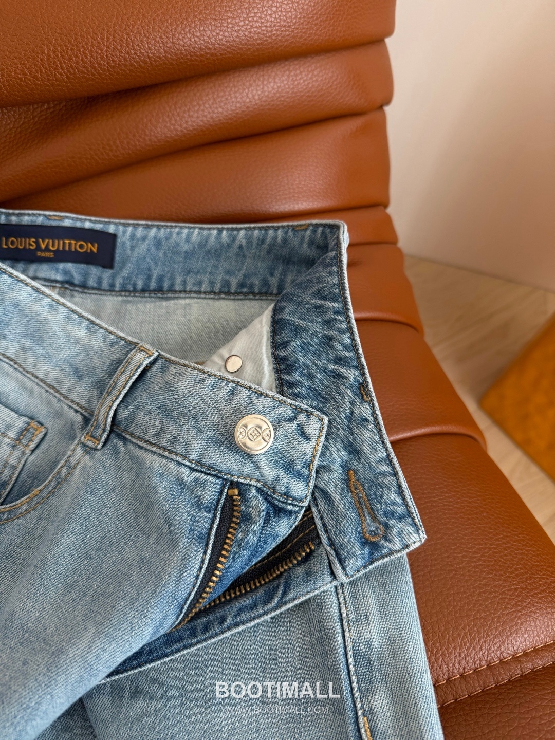 Louis Vuitton SS26 Cotton Monogram Beaded Washed Denim Pants 루이비통 SS26 코튼 모노그램 비즈 워시드 블루 팬츠 17