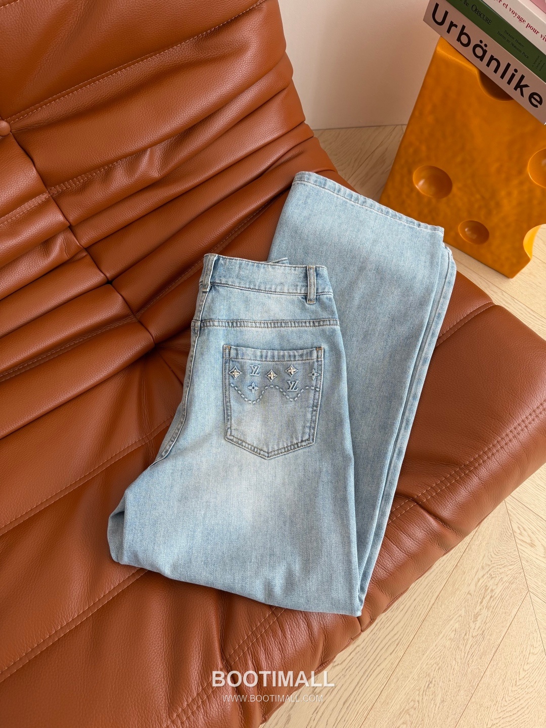 Louis Vuitton SS26 Cotton Monogram Beaded Washed Denim Pants 루이비통 SS26 코튼 모노그램 비즈 워시드 블루 팬츠 18