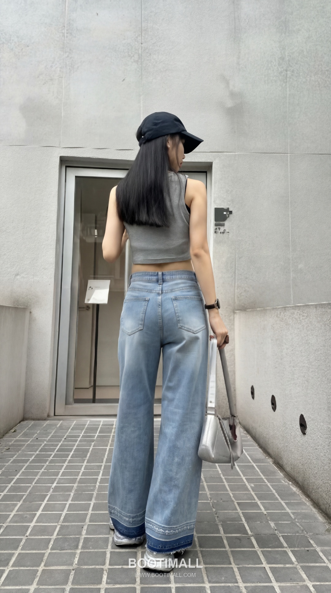 Louis Vuitton SS26 Cotton Monogram Embroidered Raw Hem Straight Denim Pants 루이비통 SS26 코튼 모노그램 자수 컷오프 블루 팬츠 4