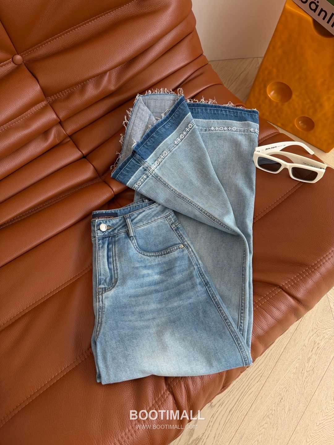 Louis Vuitton SS26 Cotton Monogram Embroidered Raw Hem Straight Denim Pants 루이비통 SS26 코튼 모노그램 자수 컷오프 블루 팬츠 13