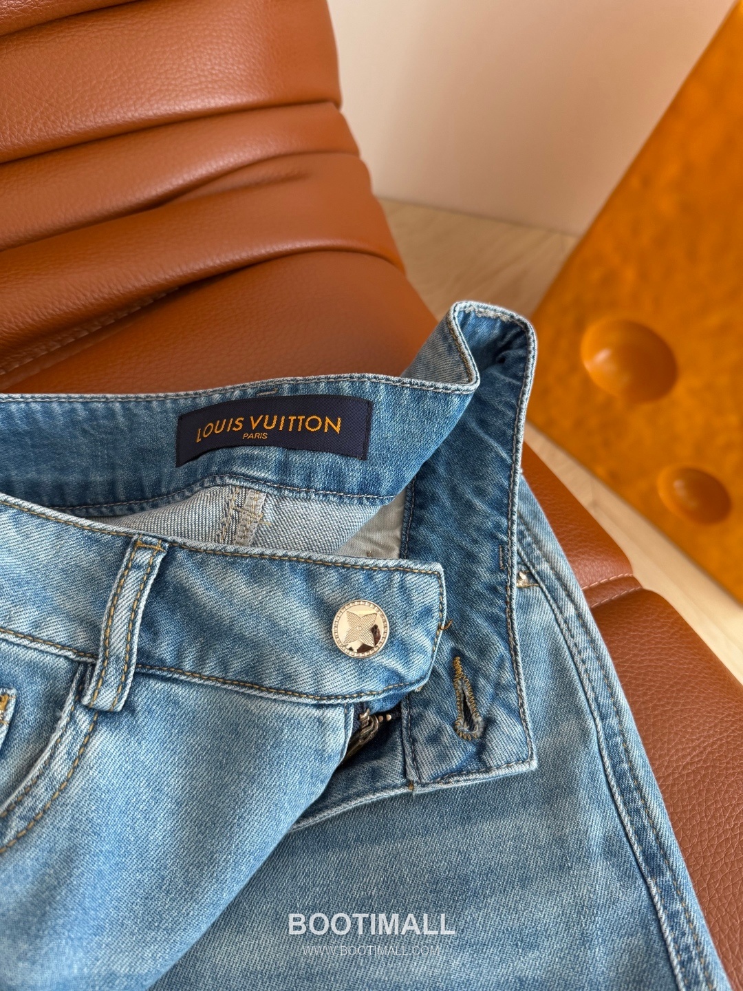 Louis Vuitton SS26 Cotton Monogram Embroidered Raw Hem Straight Denim Pants 루이비통 SS26 코튼 모노그램 자수 컷오프 블루 팬츠 16