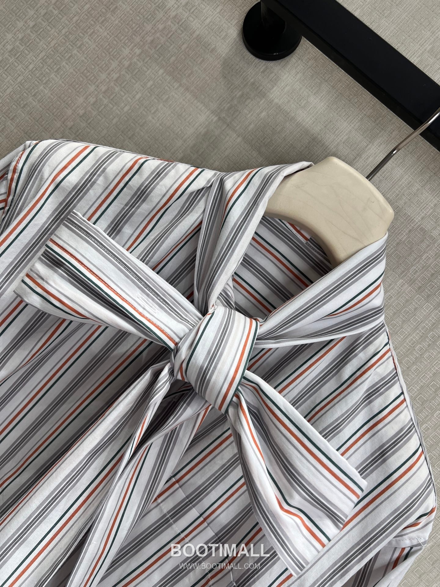 Acne Studios SS26 Cotton Striped Ribbon Tie Shirt 아크네스튜디오 SS26 코튼 스트라이프 리본 타이 화이트 셔츠 9