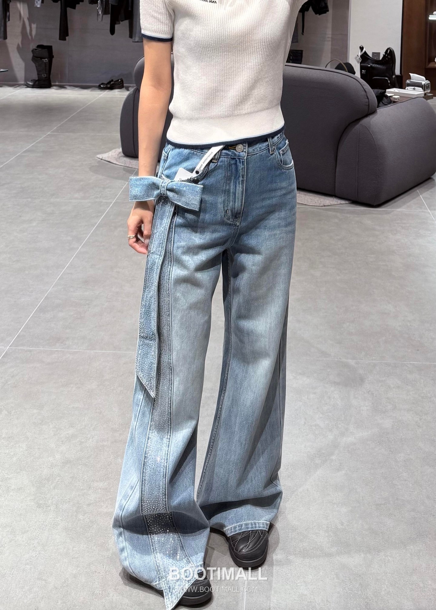 Ann Demeulemeester SS26 Cotton Bow Rhinestone Wide Denim Pants 앤드뮐미스터 SS26 코튼 리본 라인스톤 와이드 블루 팬츠 2