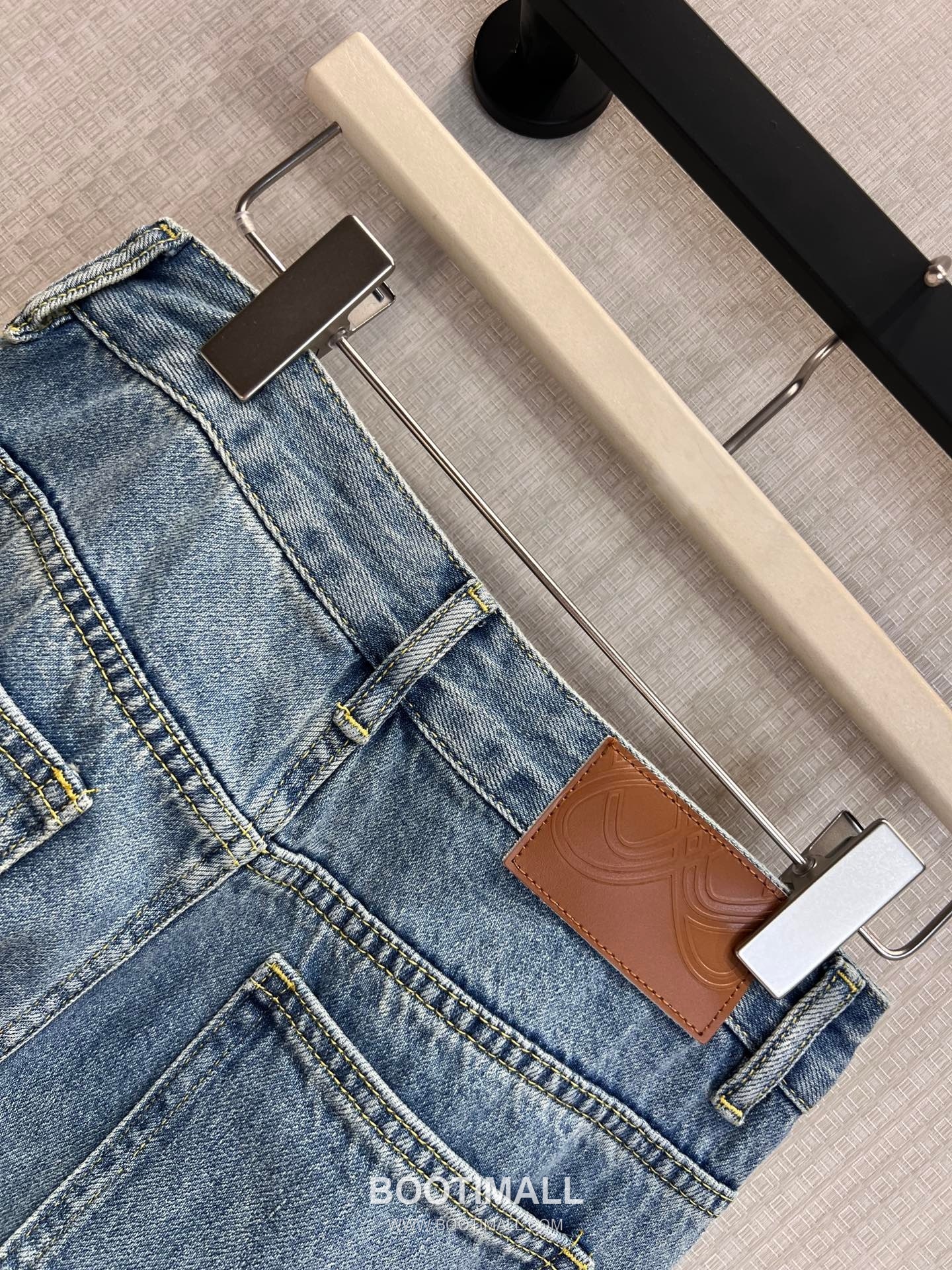 Ann Demeulemeester SS26 Cotton Bow Rhinestone Wide Denim Pants 앤드뮐미스터 SS26 코튼 리본 라인스톤 와이드 블루 팬츠 13