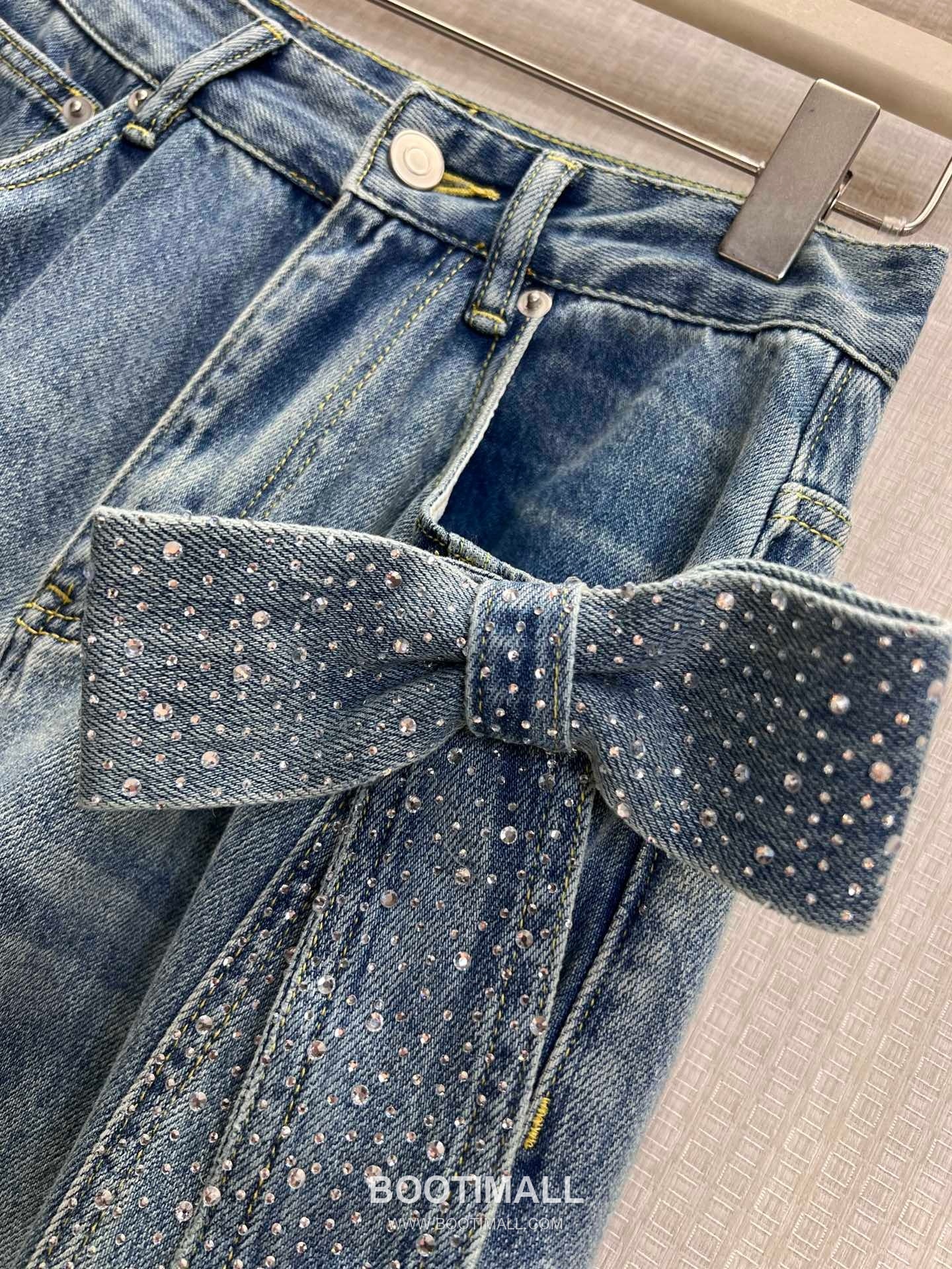 Ann Demeulemeester SS26 Cotton Bow Rhinestone Wide Denim Pants 앤드뮐미스터 SS26 코튼 리본 라인스톤 와이드 블루 팬츠 15