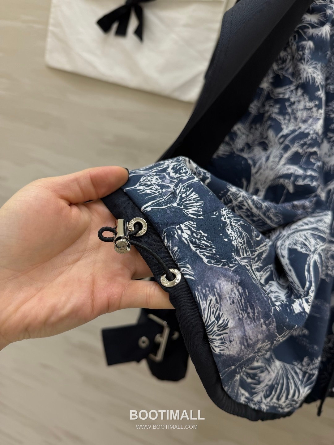 Dior SS26 Nylon Hooded Windbreaker Zip Jacket 디올 SS26 나일론 후드 집업 블랙 재킷 9