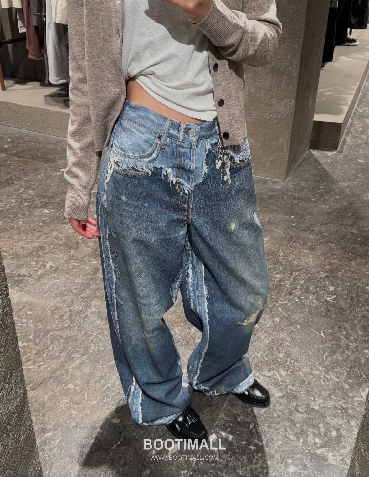 Acne Studios SS26 Cotton Denim Wide Leg Pants Distressed Destroyed Detail 아크네스튜디오 SS26 코튼 데님 와이드 팬츠 디스트로이드 디테일 블루 팬츠 1