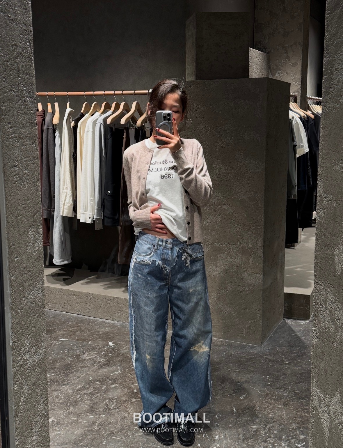 Acne Studios SS26 Cotton Denim Wide Leg Pants Distressed Destroyed Detail 아크네스튜디오 SS26 코튼 데님 와이드 팬츠 디스트로이드 디테일 블루 팬츠 2