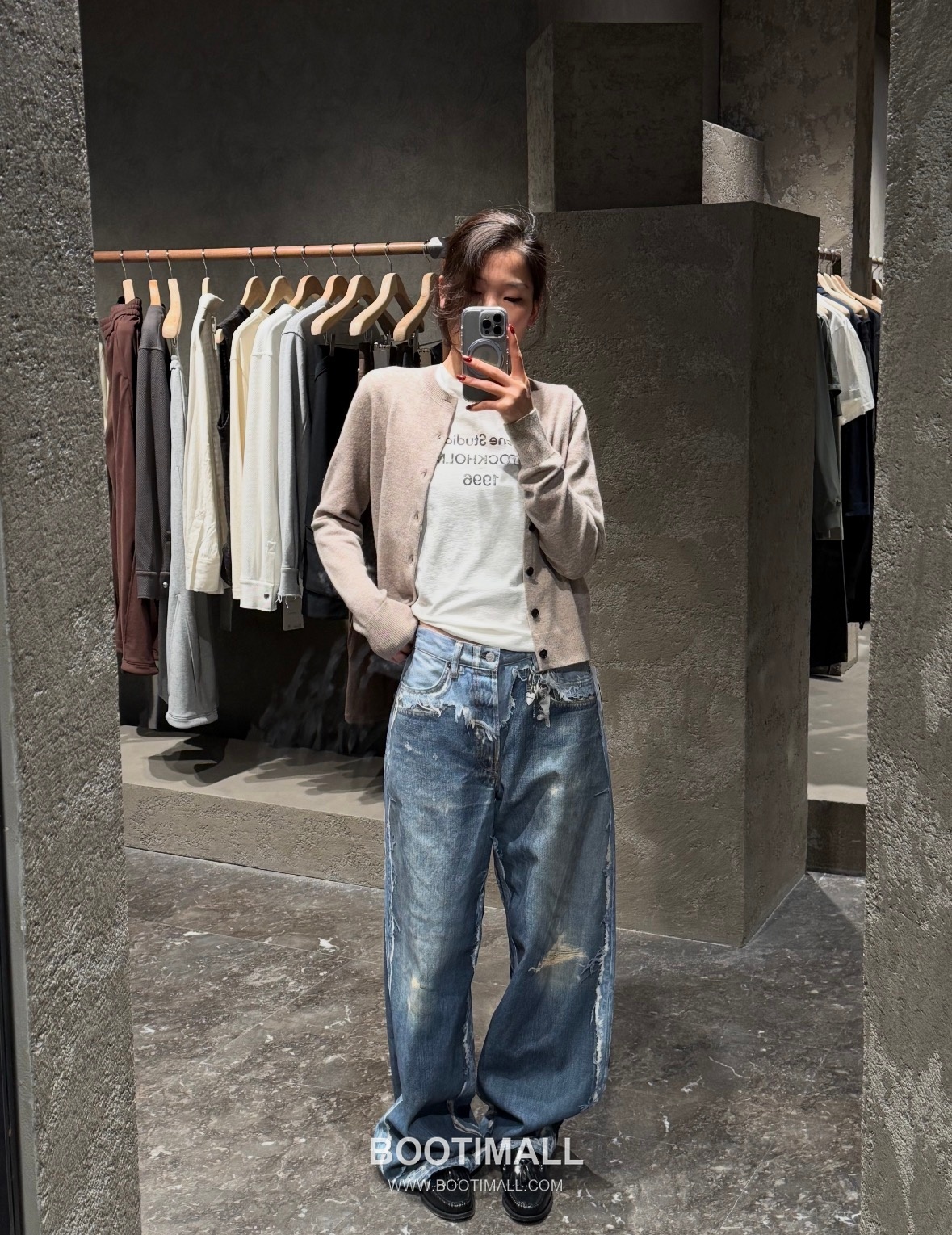 Acne Studios SS26 Cotton Denim Wide Leg Pants Distressed Destroyed Detail 아크네스튜디오 SS26 코튼 데님 와이드 팬츠 디스트로이드 디테일 블루 팬츠 3