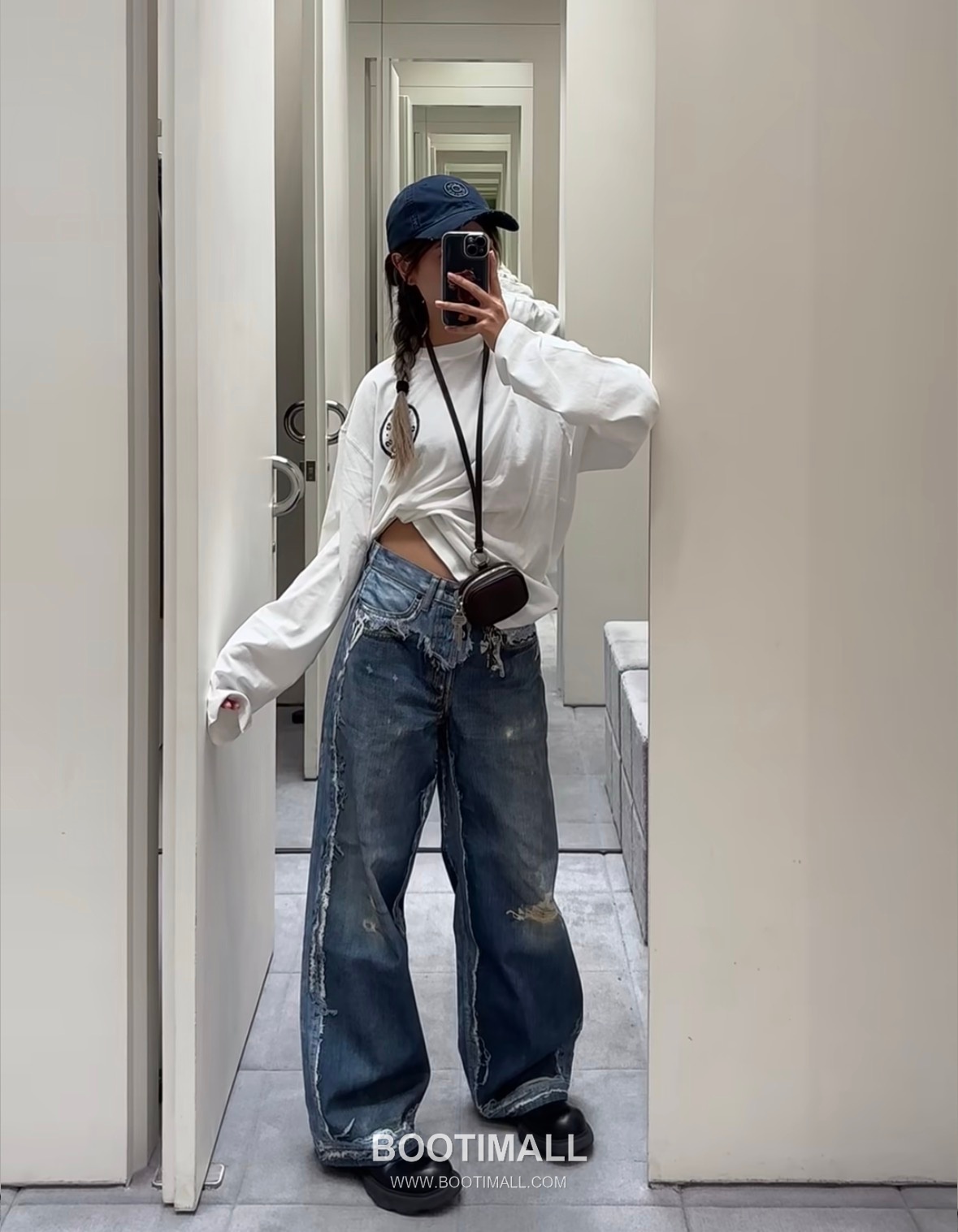 Acne Studios SS26 Cotton Denim Wide Leg Pants Distressed Destroyed Detail 아크네스튜디오 SS26 코튼 데님 와이드 팬츠 디스트로이드 디테일 블루 팬츠 4