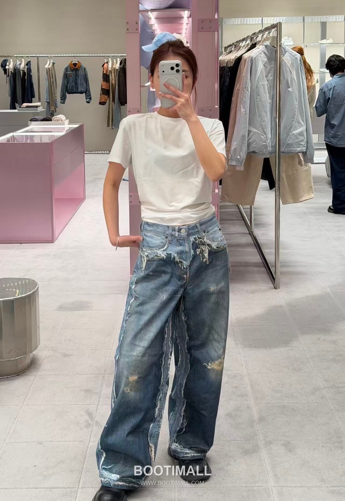 Acne Studios SS26 Cotton Denim Wide Leg Pants Distressed Destroyed Detail 아크네스튜디오 SS26 코튼 데님 와이드 팬츠 디스트로이드 디테일 블루 팬츠 5