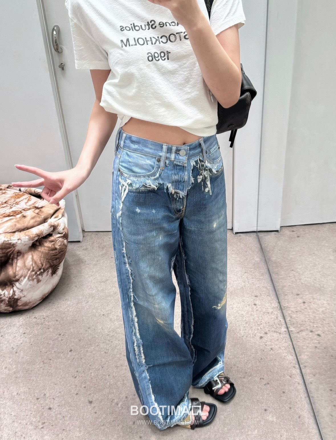 Acne Studios SS26 Cotton Denim Wide Leg Pants Distressed Destroyed Detail 아크네스튜디오 SS26 코튼 데님 와이드 팬츠 디스트로이드 디테일 블루 팬츠 9