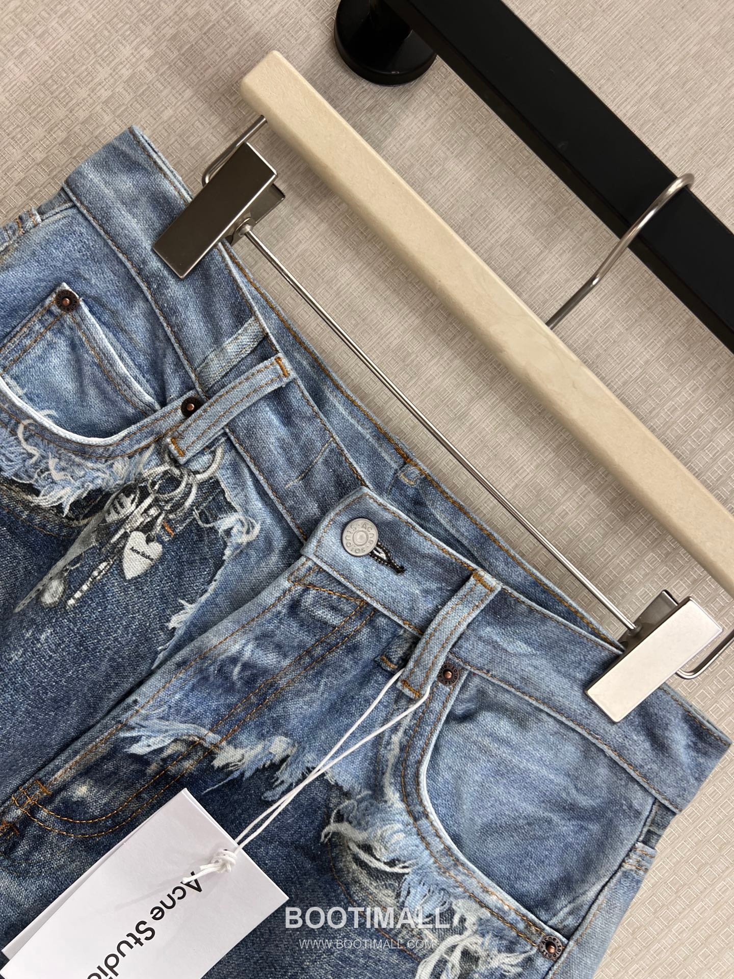 Acne Studios SS26 Cotton Denim Wide Leg Pants Distressed Destroyed Detail 아크네스튜디오 SS26 코튼 데님 와이드 팬츠 디스트로이드 디테일 블루 팬츠 12