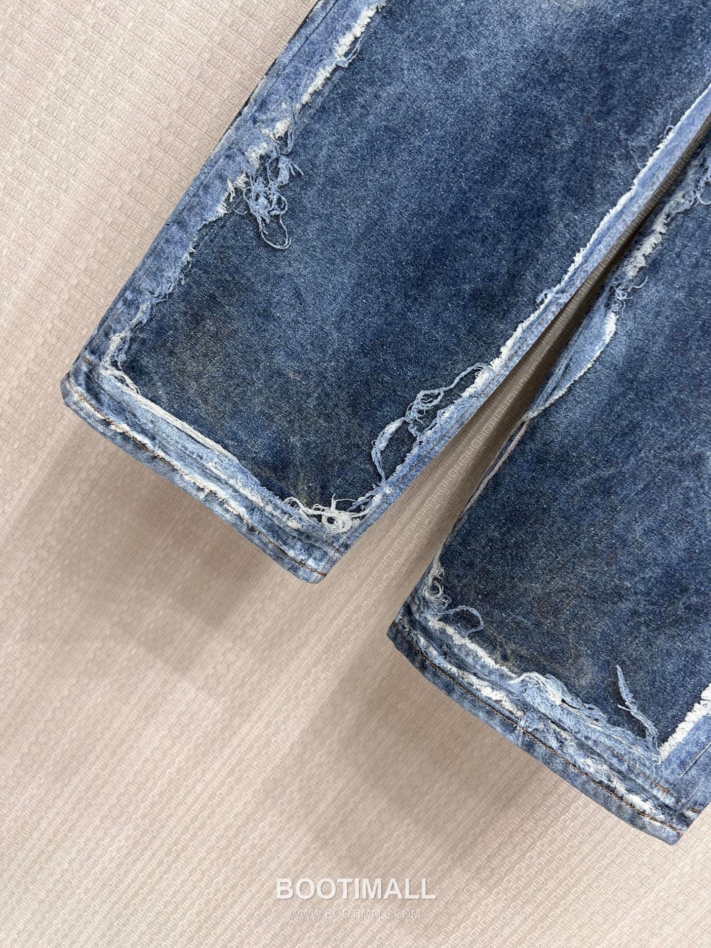 Acne Studios SS26 Cotton Denim Wide Leg Pants Distressed Destroyed Detail 아크네스튜디오 SS26 코튼 데님 와이드 팬츠 디스트로이드 디테일 블루 팬츠 16