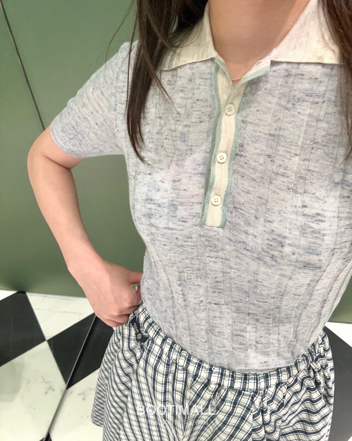 Prada SS26 Cotton Knit Polo T-Shirt Contrast Collar Button Logo 프라다 SS26 코튼 니트 폴로 반팔 티셔츠 배색 카라 버튼 로고 블루 티셔츠 3