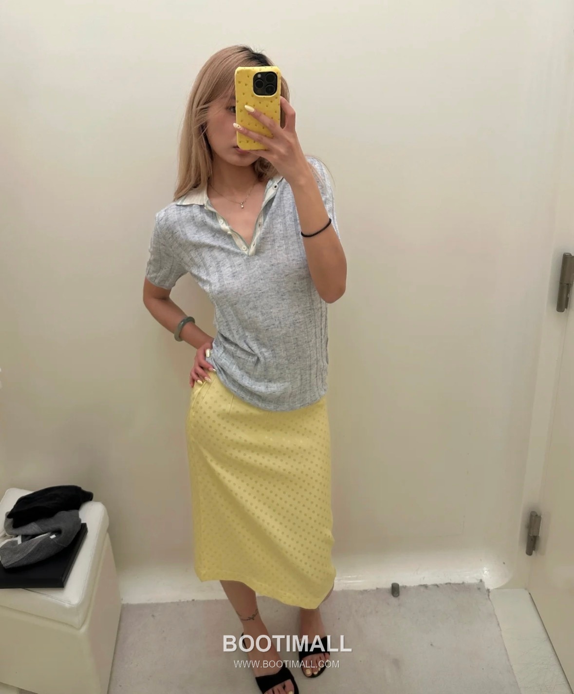 Prada SS26 Cotton Knit Polo T-Shirt Contrast Collar Button Logo 프라다 SS26 코튼 니트 폴로 반팔 티셔츠 배색 카라 버튼 로고 블루 티셔츠 5